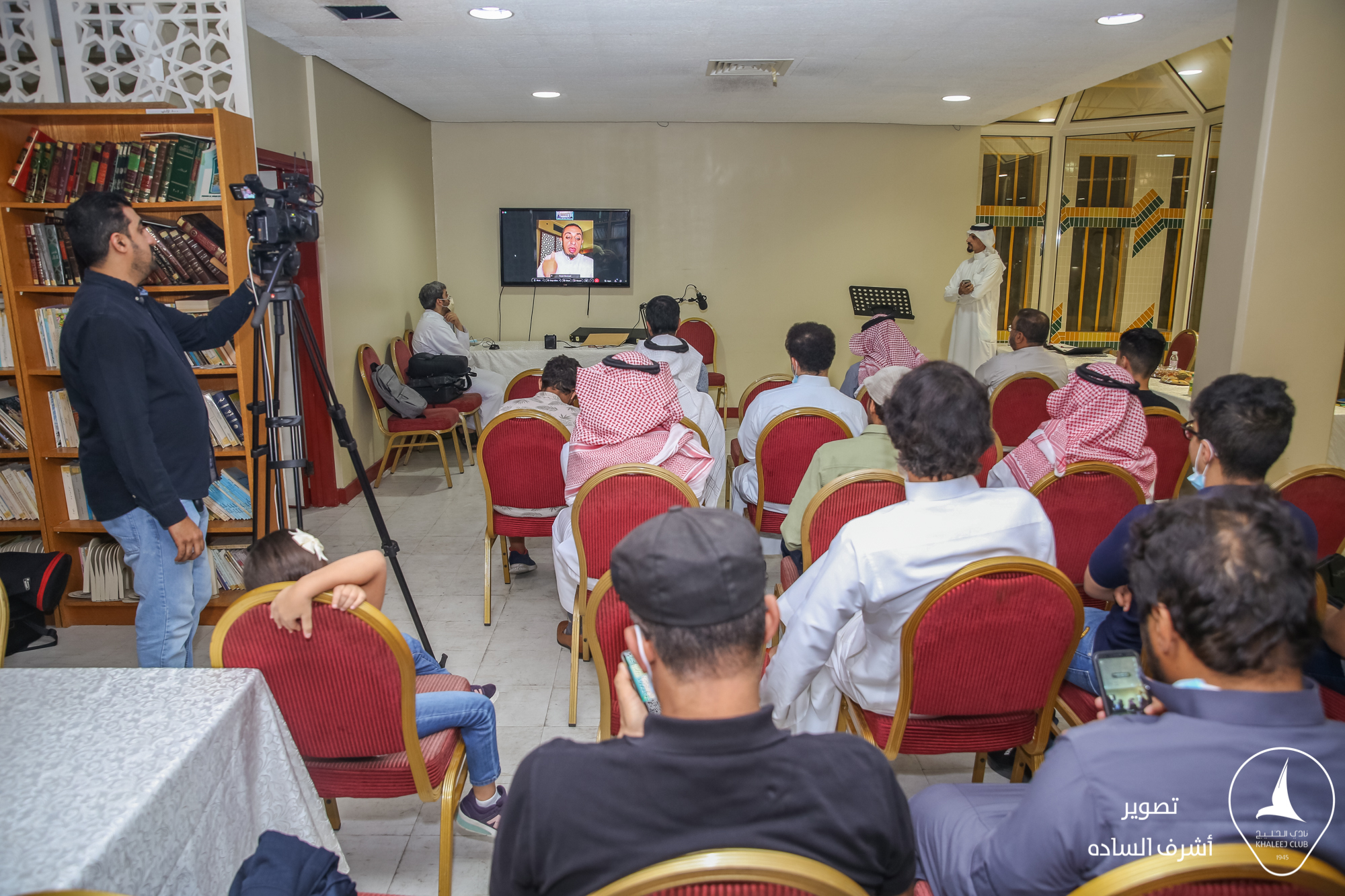 نادي دانة الخليج توستماسترز يحتفي اليوم العالمي للغة العربية